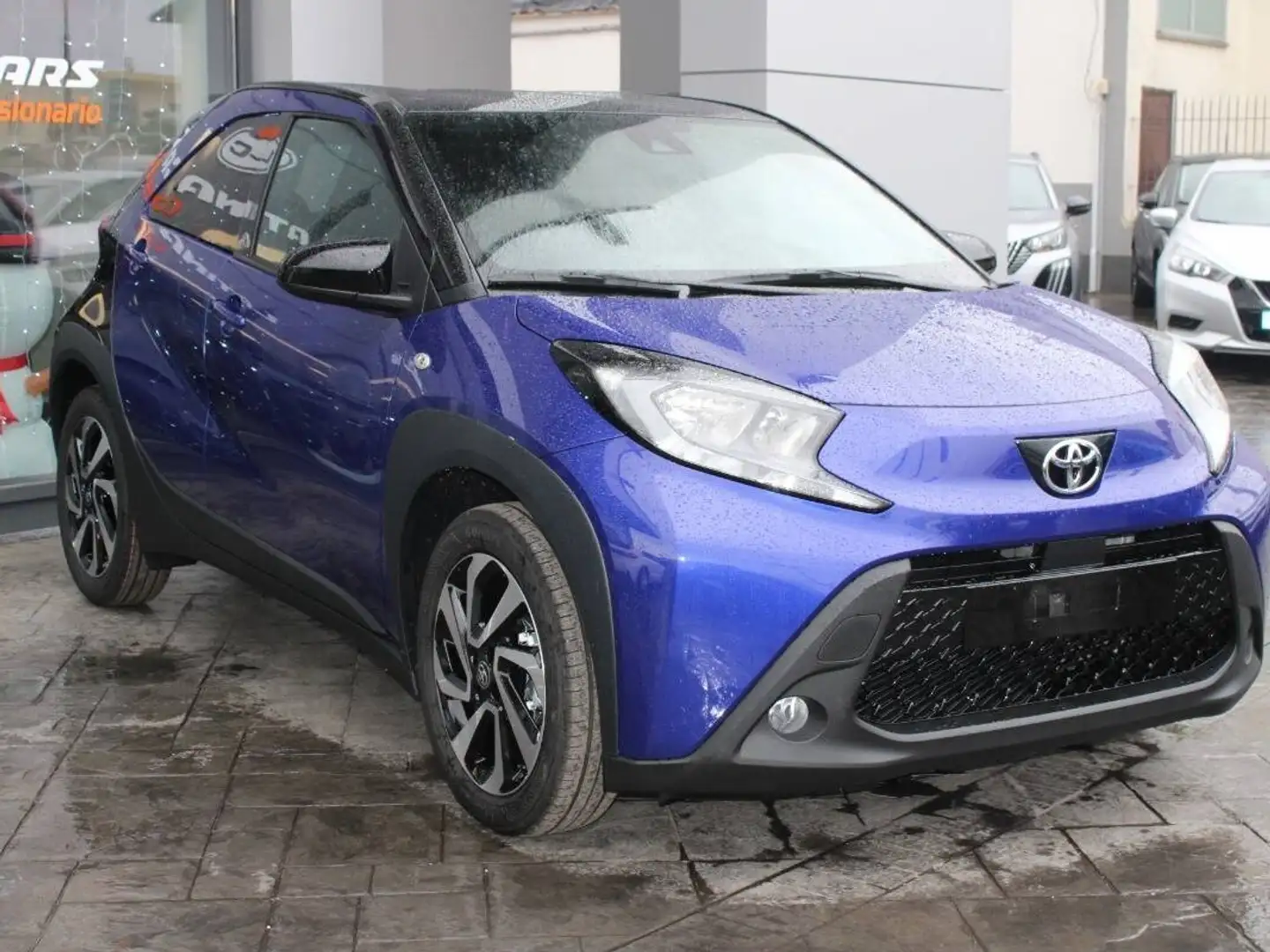 Toyota Aygo X 1.0 Active 72cv AUTOMATICA con CarPlay Bleu - 1