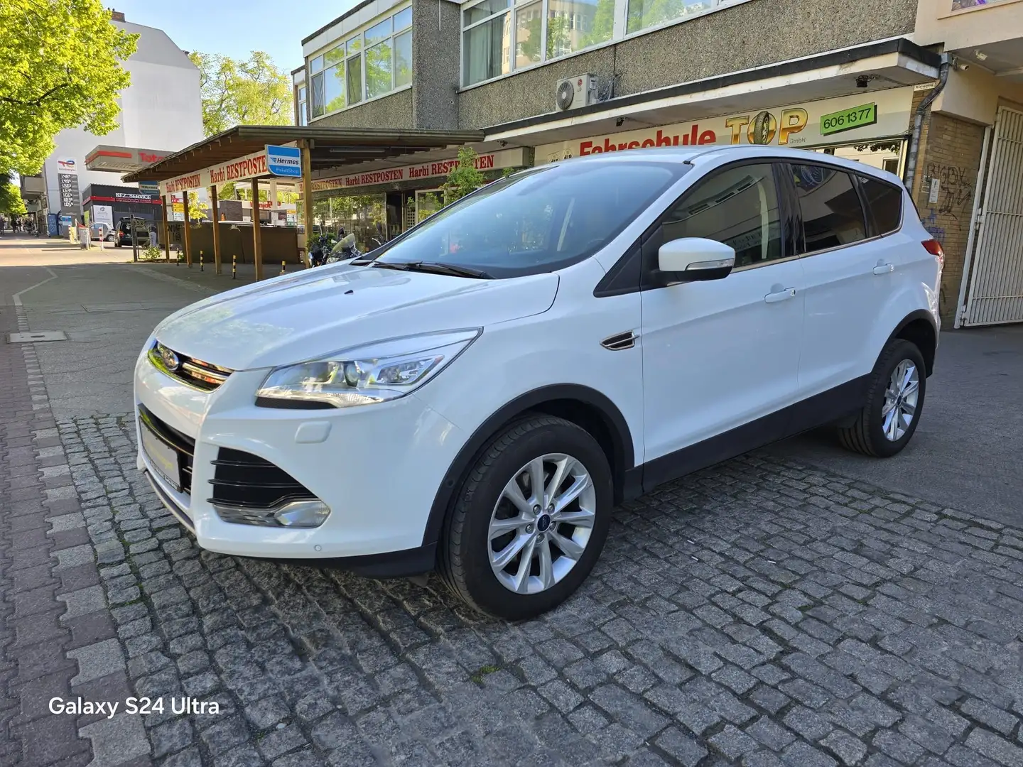 Ford Kuga Titanium/Scheckheft/Leder/AHK/Navi/Bi-Xenon Alb - 2