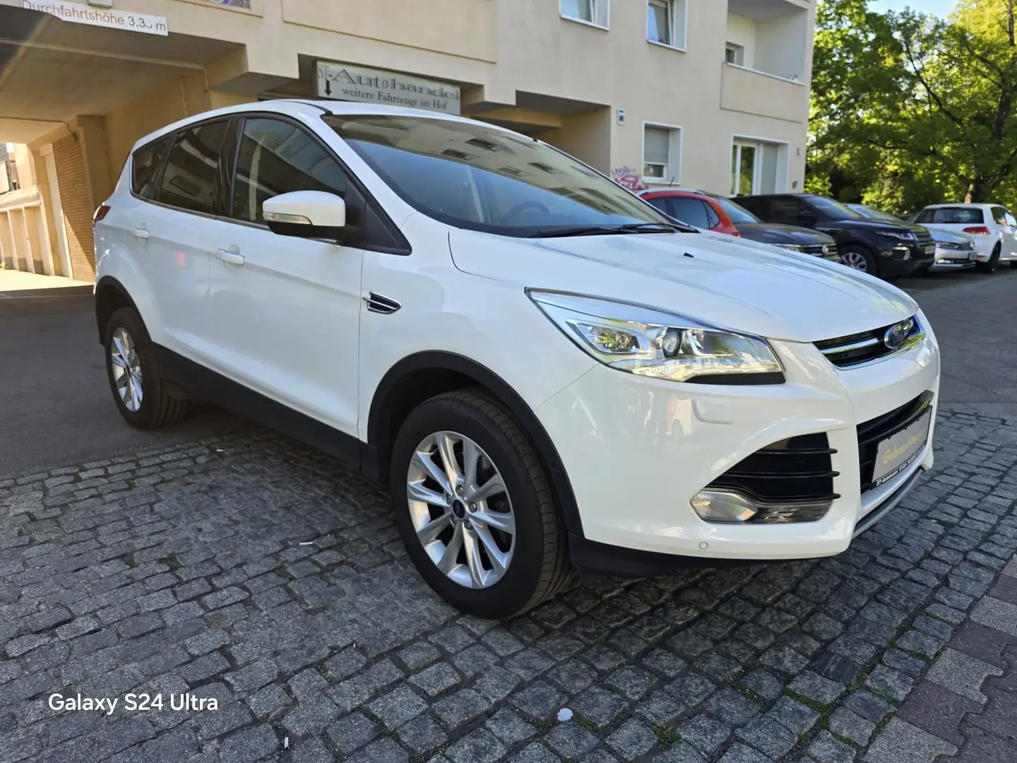 Ford Kuga Titanium/Scheckheft/Leder/AHK/Navi/Bi-Xenon Alb - 1