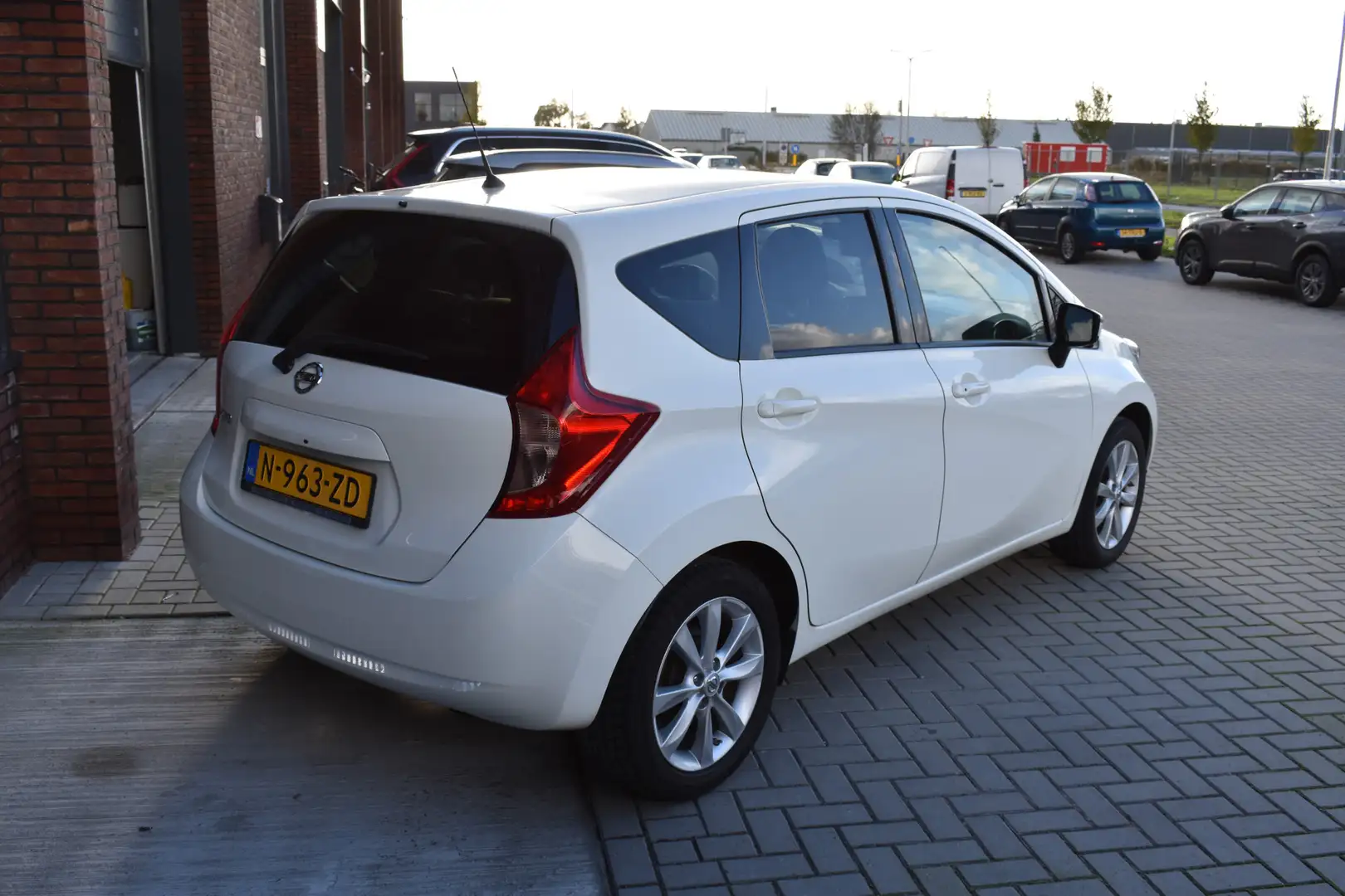 Nissan Note 1.2 DIG-S Tekna Automaat White - 2