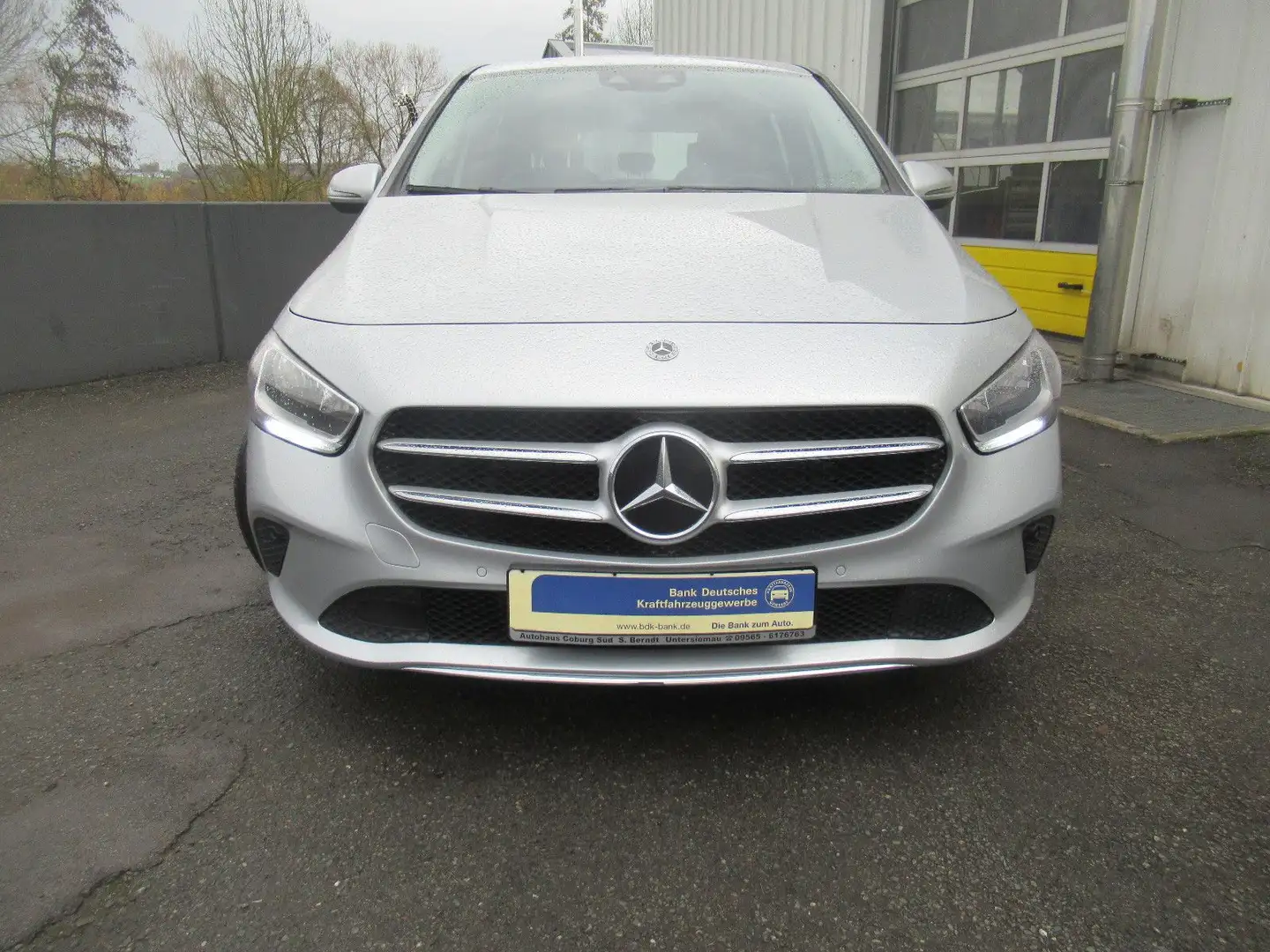 Mercedes-Benz B 180 NAVI SHZG PDC TEMPOMAT DIGITAL ALU Silber - 2