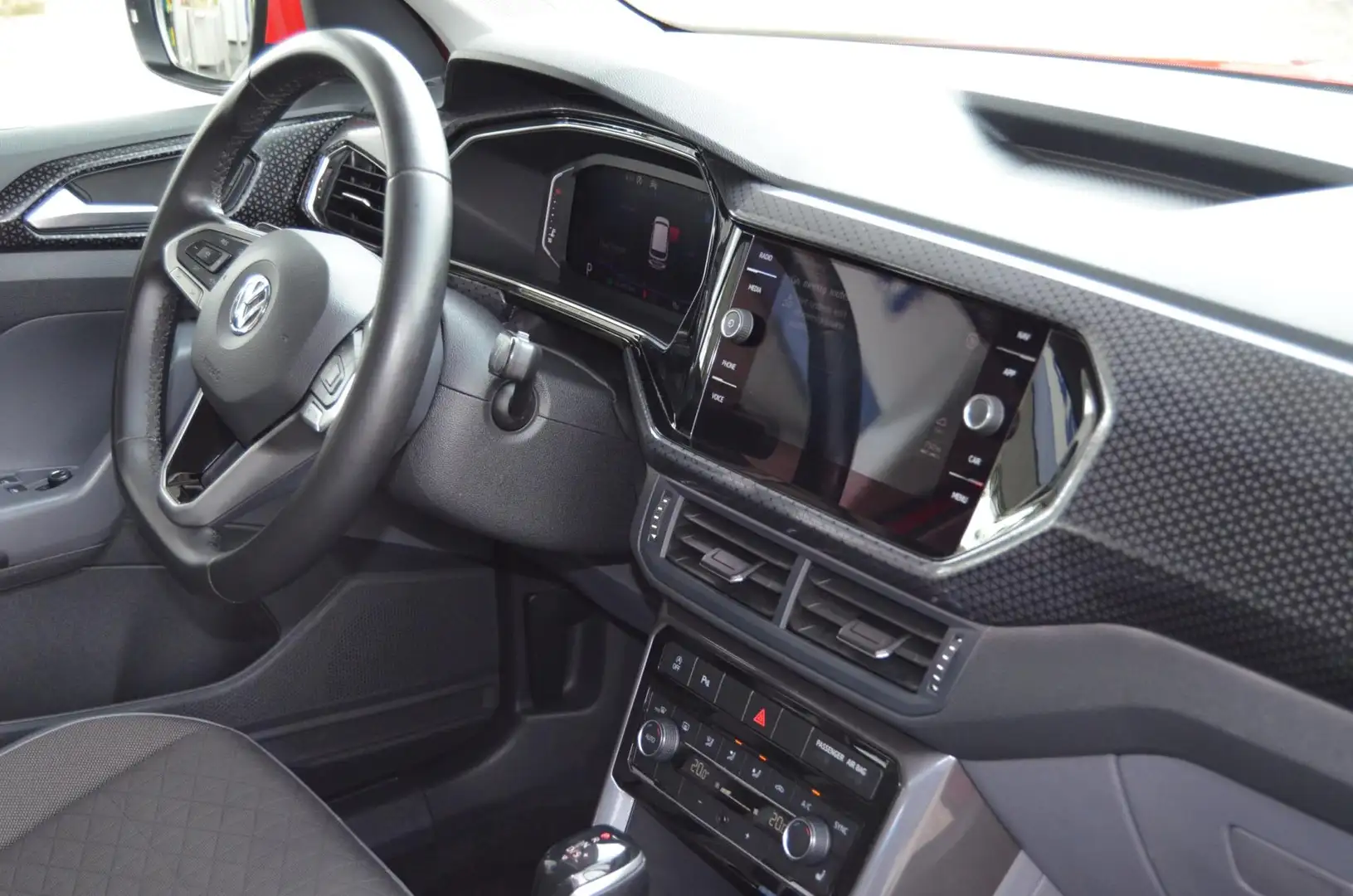 Volkswagen T-Cross 1.0 TSI Style| NAVI| DIGI DASH|TREKHAAK|LMW|LED|CA Rood - 2