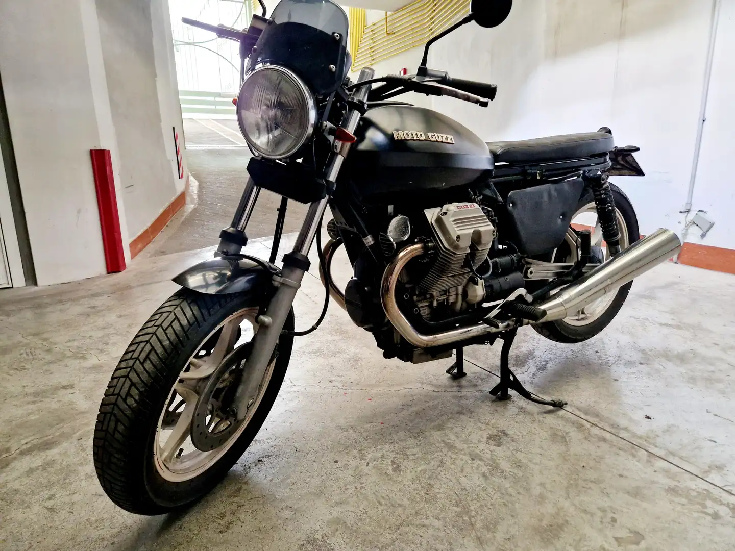 Moto Guzzi V 75 Fekete - 1