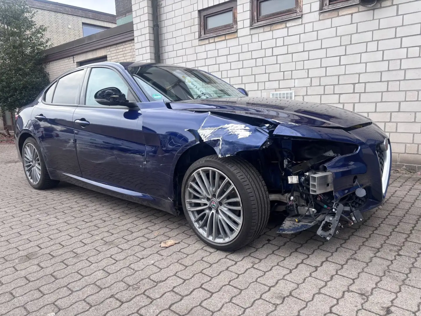 Alfa Romeo Giulia Business 1.Hd/Navi/BiXenon/RFK/Memory/ACC Blau - 1