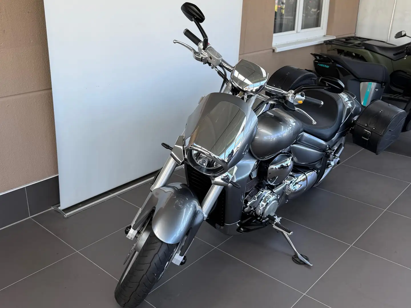 Suzuki VZR 1800 Silber - 2