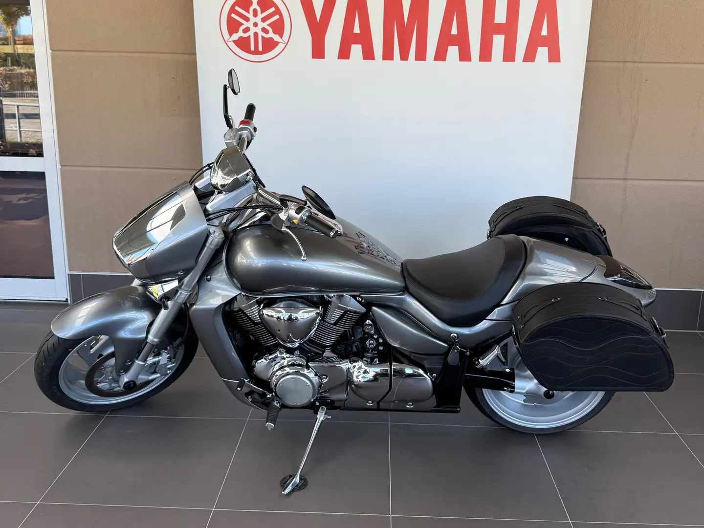 Suzuki VZR 1800 Silber - 1