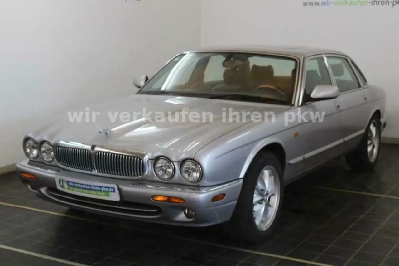 Jaguar XJ