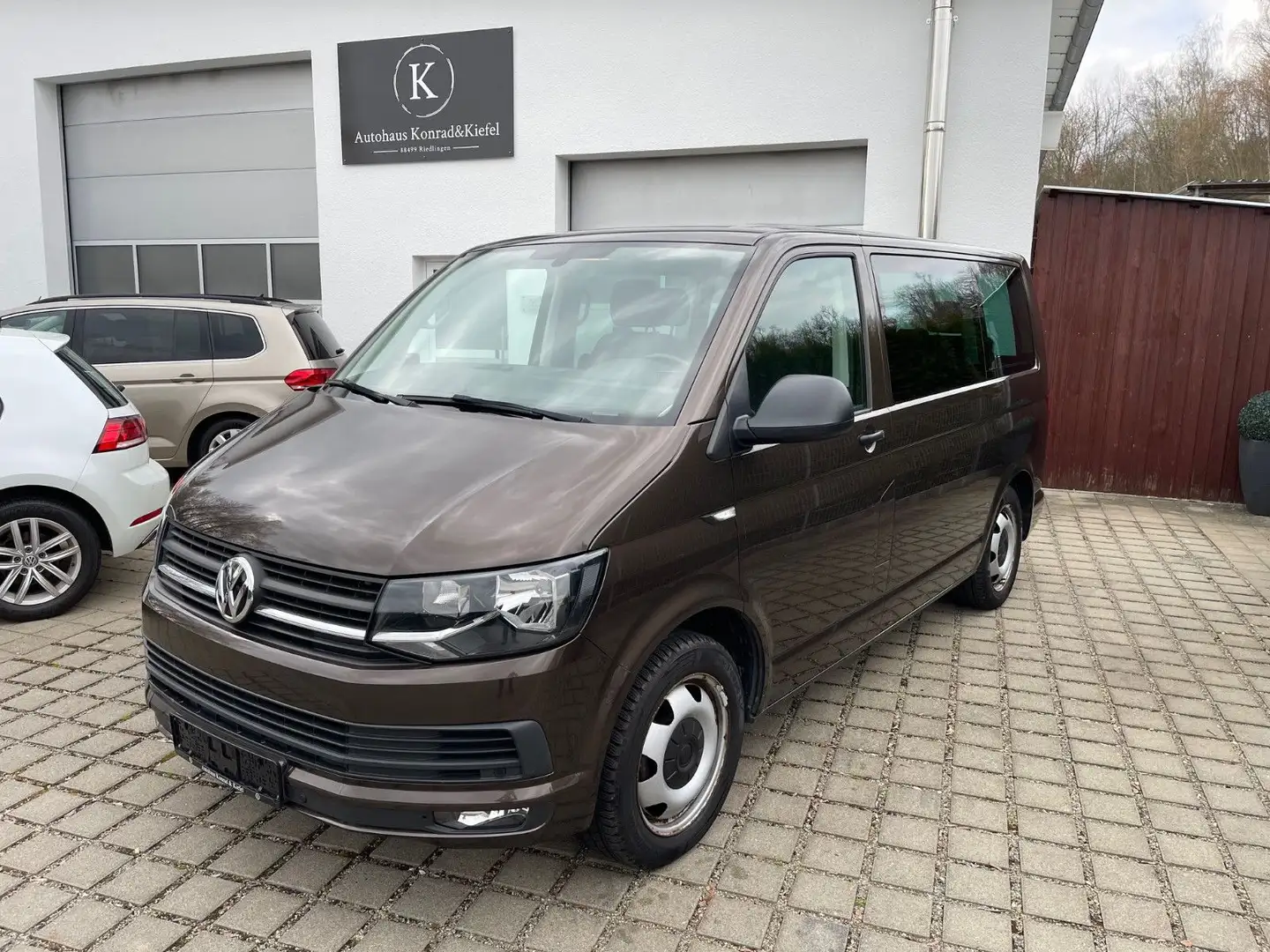 Volkswagen T6 Multivan Bus 7-Sitzer Brun - 1