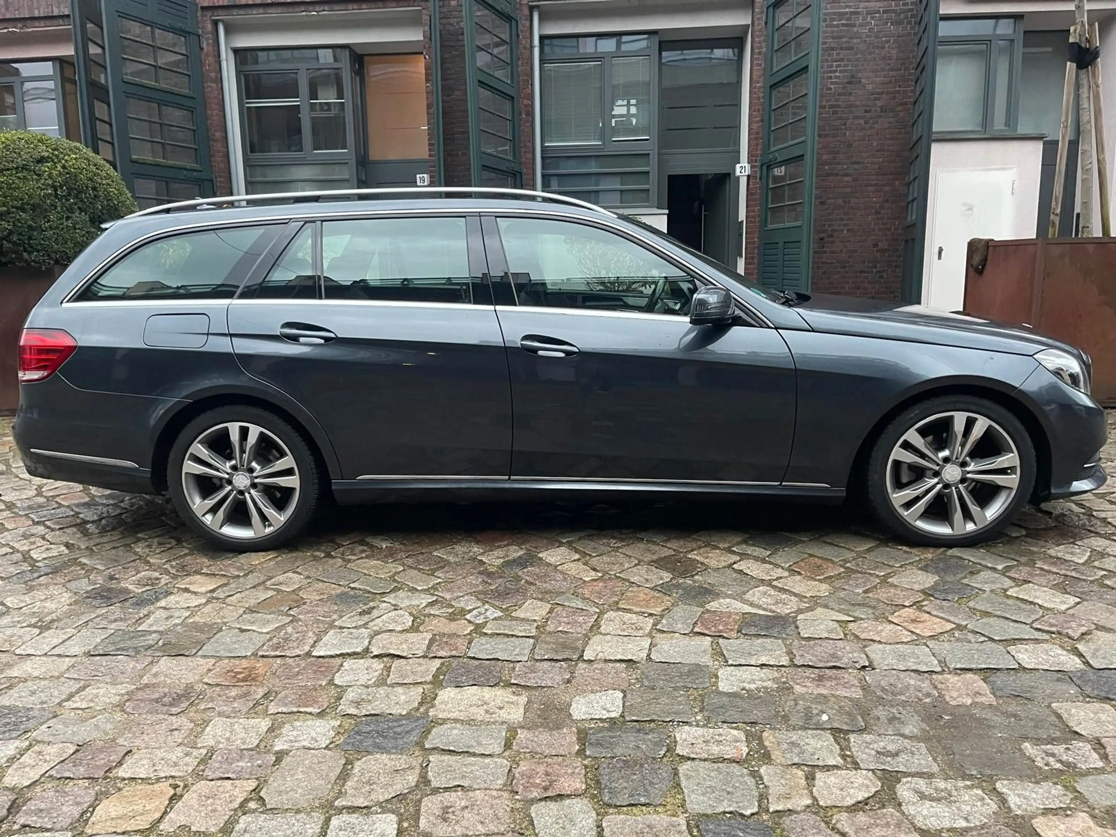Mercedes-Benz E 200 CDI BlueEfficiency Avantgarde / Leder /LED — photo 2
