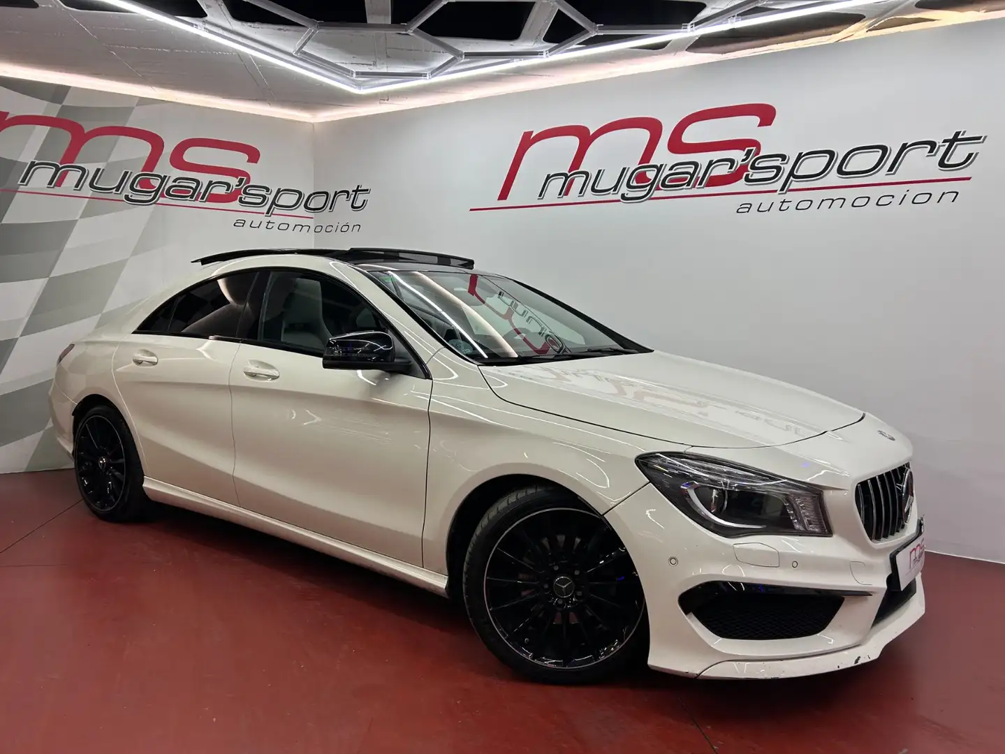 Mercedes-Benz CLA 200 AMG Line Blanco - 2