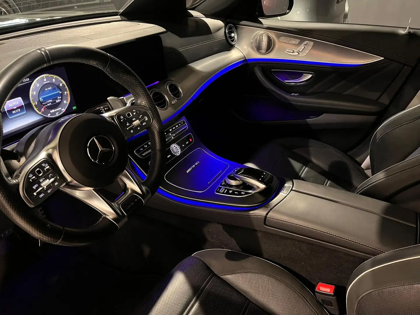 Mercedes-Benz E 63 AMG S 4Matic+ Pano Burmester Night 360 HEAD-UP-DISPLAY Noir - 2