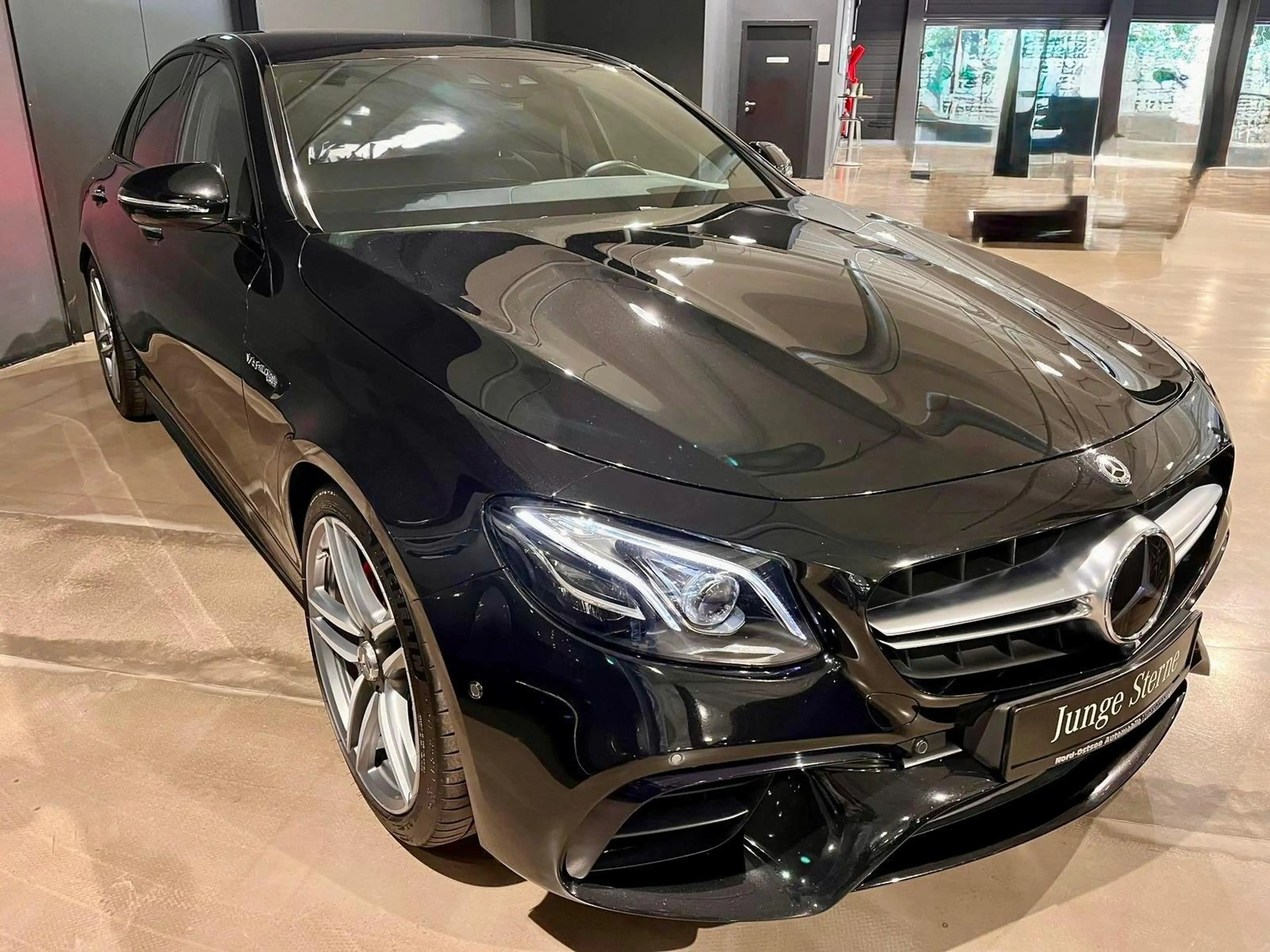 Mercedes-Benz E 63 AMG S 4Matic+ Pano Burmester Night 360 HEAD-UP-DISPLAY — photo 3