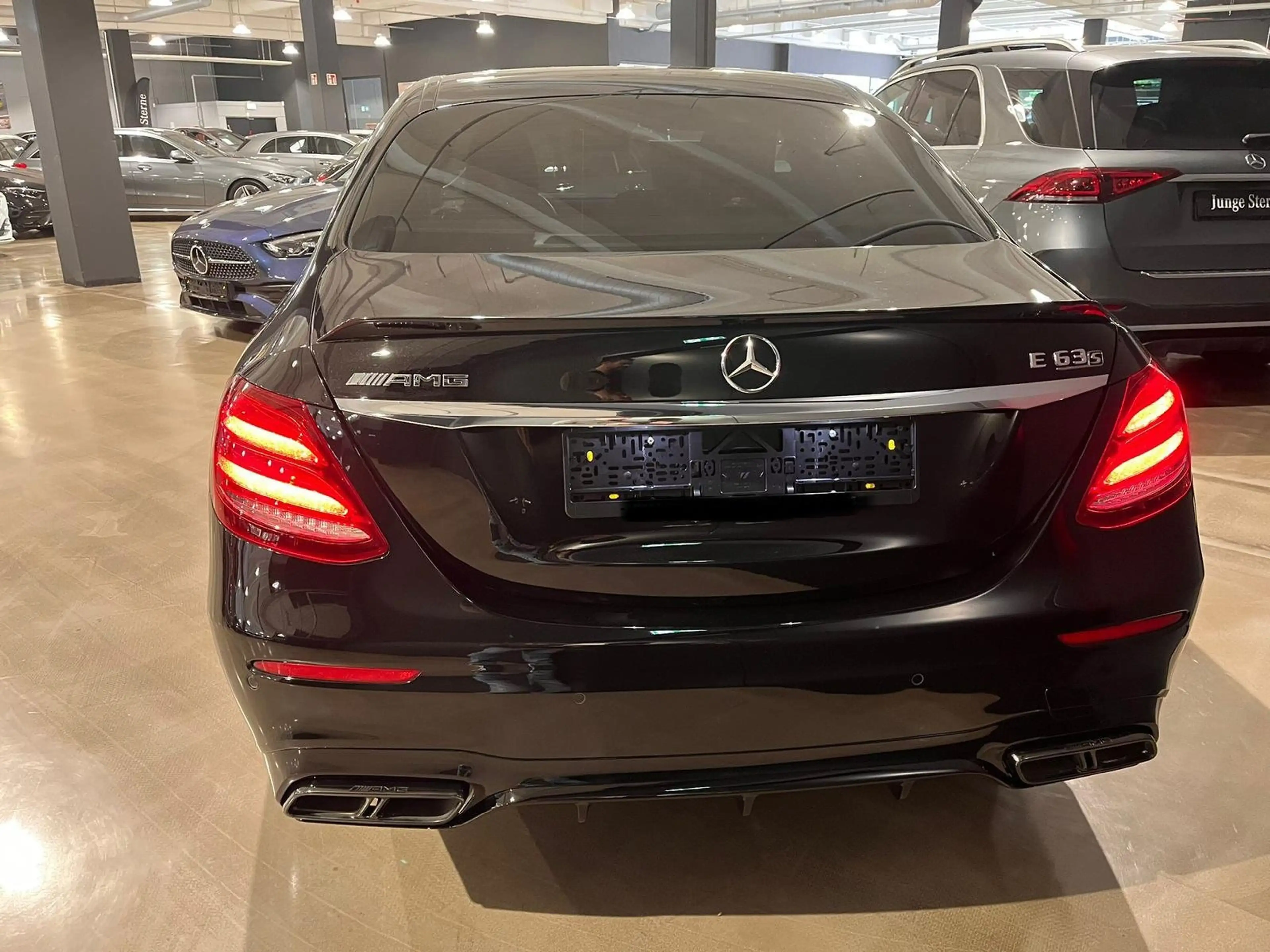Mercedes-Benz E 63 AMG S 4Matic+ Pano Burmester Night 360 HEAD-UP-DISPLAY — photo 11