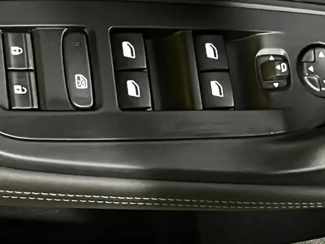 Peugeot 308 view 3
