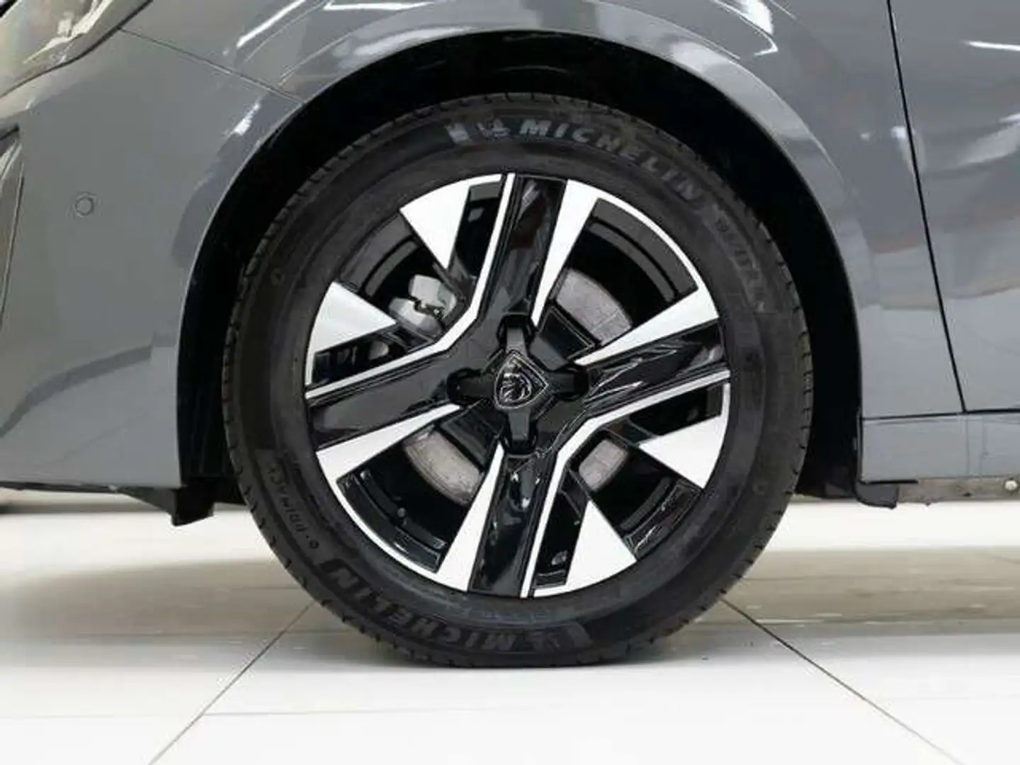Peugeot 208 1.2 PureTech 100 Allure (EURO 6d) ACC PDC Šedá - 2