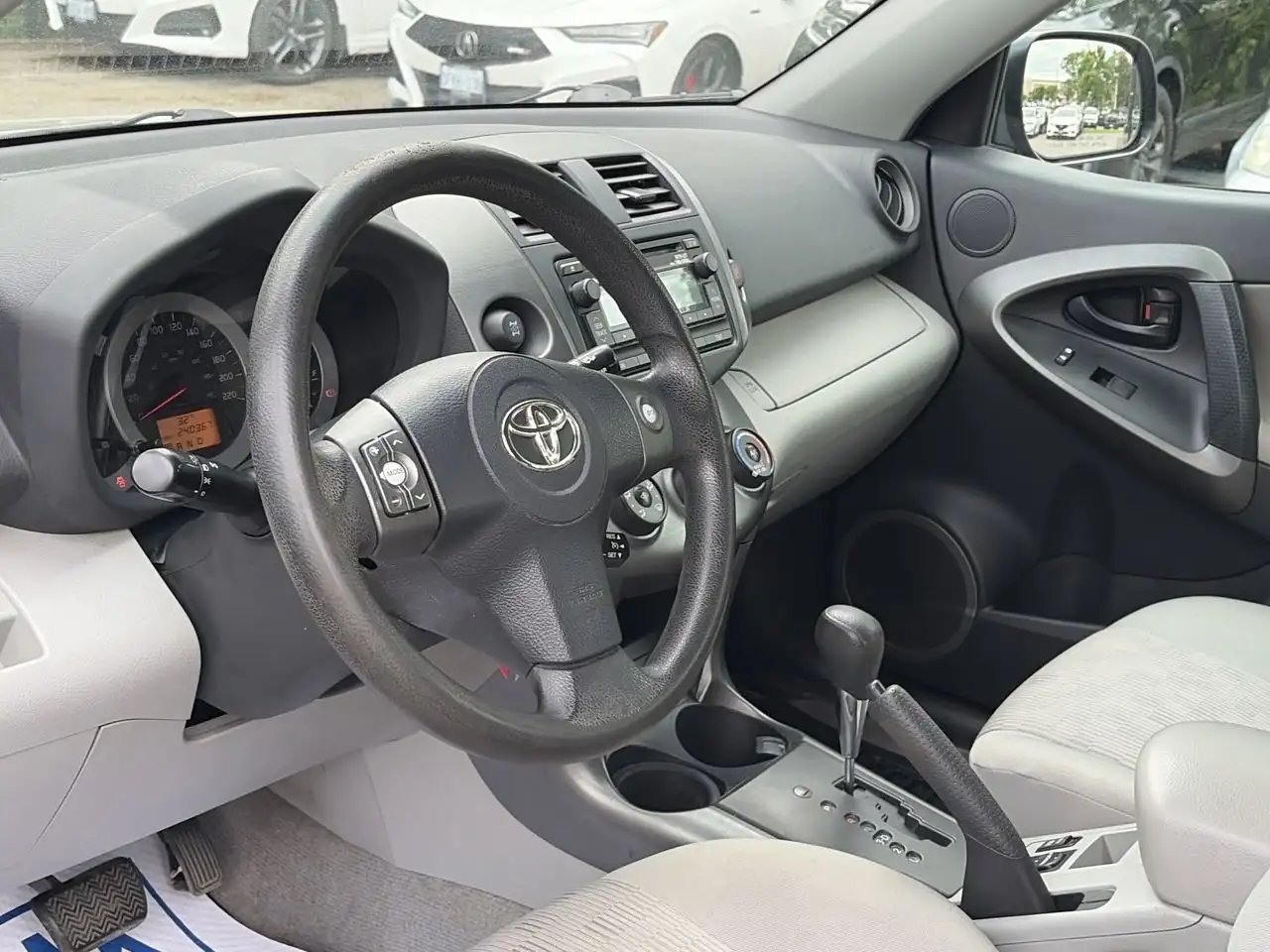 Toyota RAV 4 снимка Toyota RAV 4