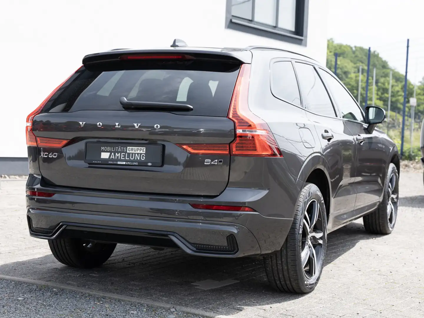 Volvo XC60 B4 R Design AWD W-LAN FACEL. LED PANO Grau - 2