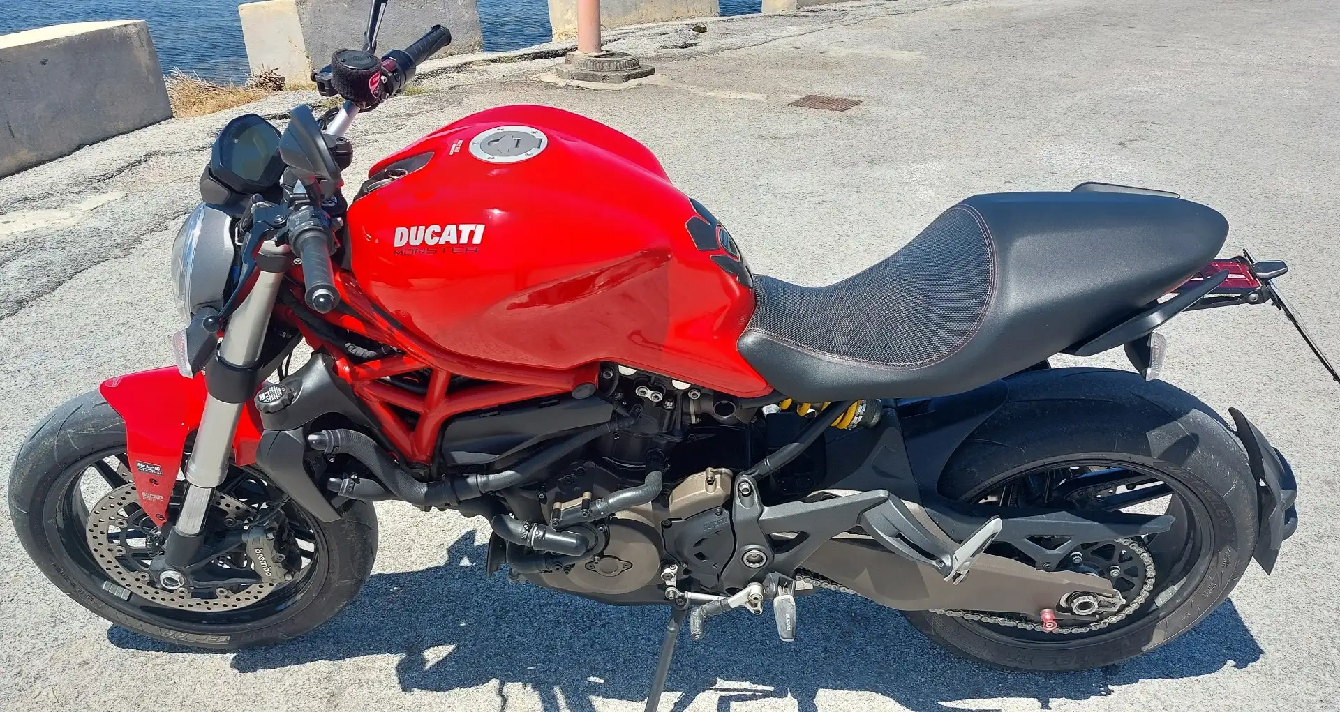 Ducati Monster 821 RED Roşu - 1