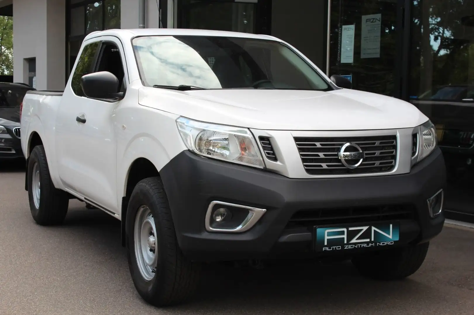 Nissan King Cab Navara NP300 4x4 Weiß - 2