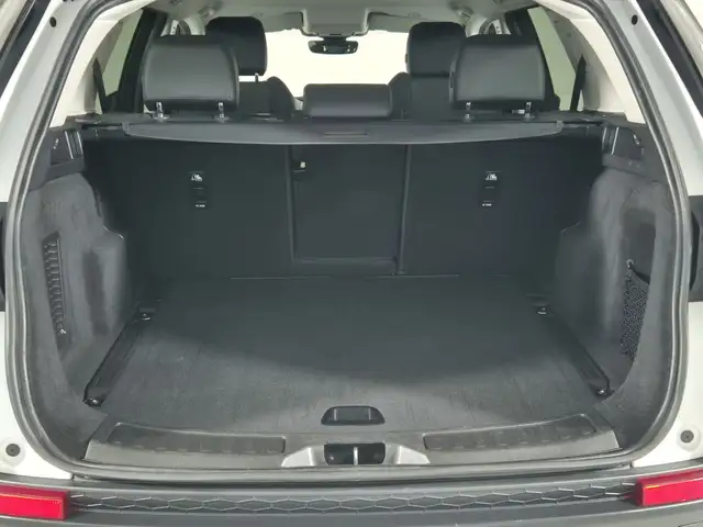 Land Rover Discovery Sport view 12
