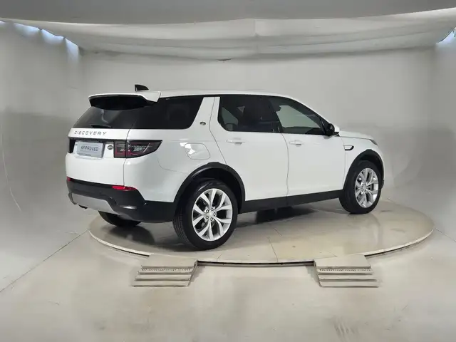 Land Rover Discovery Sport view 2