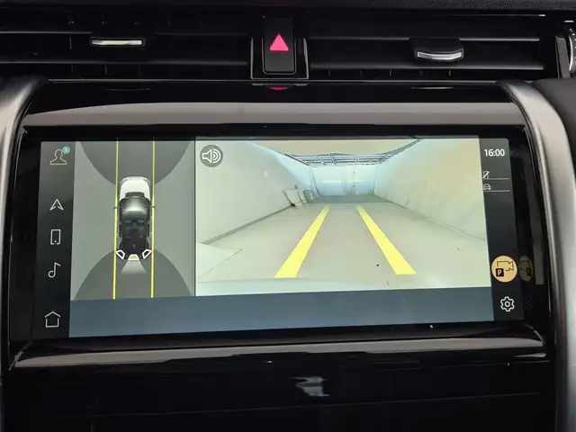 Land Rover Discovery Sport view 14
