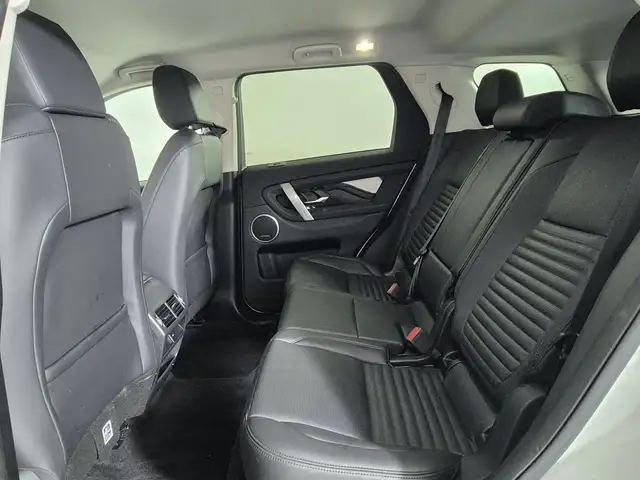 Land Rover Discovery Sport view 5