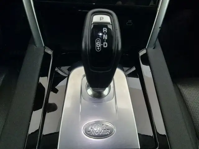 Land Rover Discovery Sport view 10