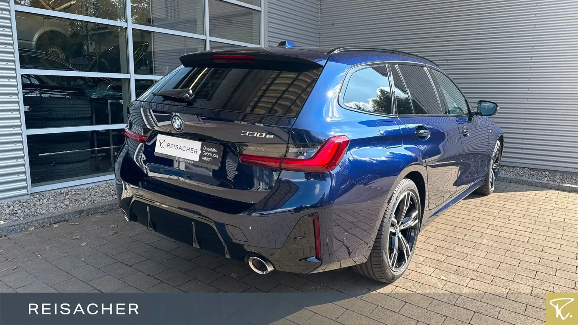 BMW 330 e xDrive Tou M-Sport,Pano,AHK,360°,ACC,Adapt Blau - 2