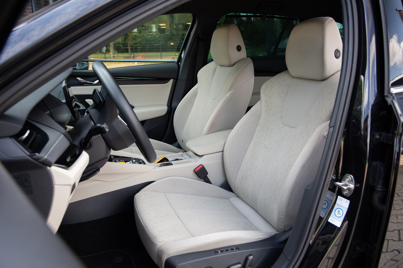 Skoda Octavia Combi 1.4 TSI iV PHEV Style , Memory, Carplay, Sto — photo 3