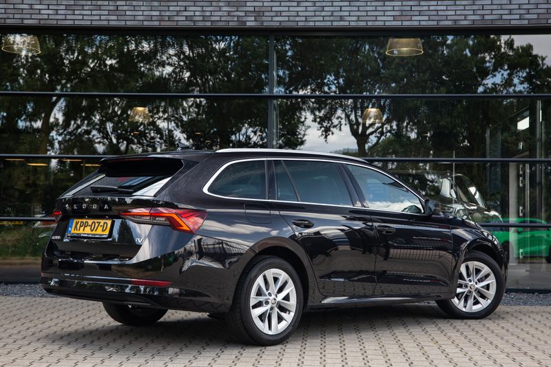 Skoda Octavia Combi 1.4 TSI iV PHEV Style , Memory, Carplay, Sto — photo 2