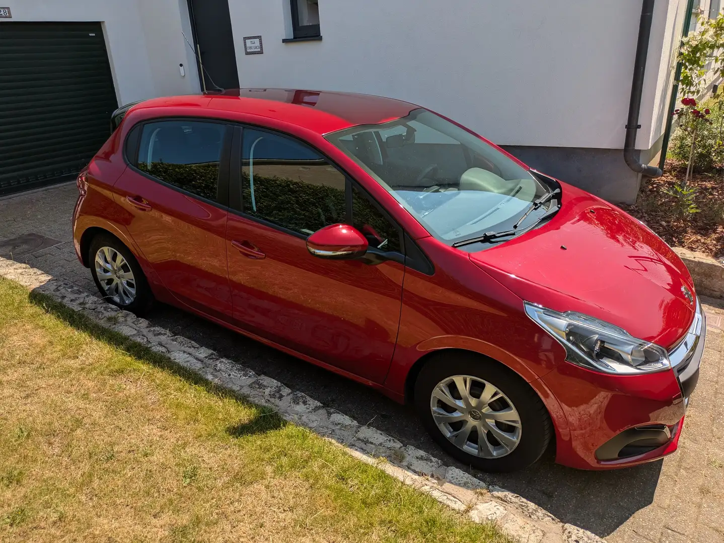 Peugeot 208 208 1.2 PureTech Allure S Rouge - 1