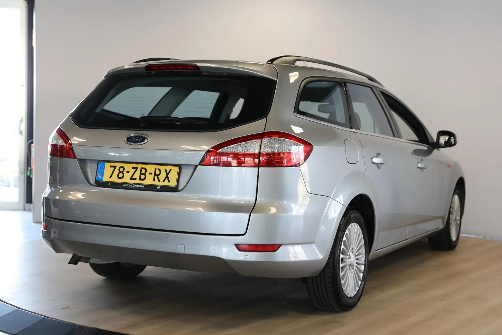 Ford Mondeo Wagon 1.6-16V Titanium | Cruise | Navi | Nieuwe AP Grau - 2