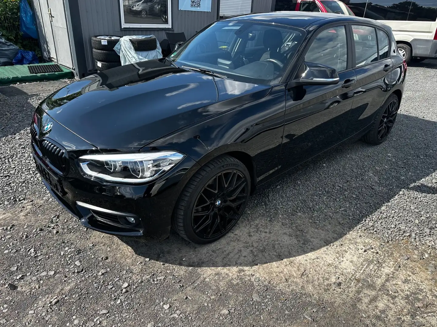 BMW 120 Baureihe 1 Lim. 5-trg. 120 i Advantage Noir - 1
