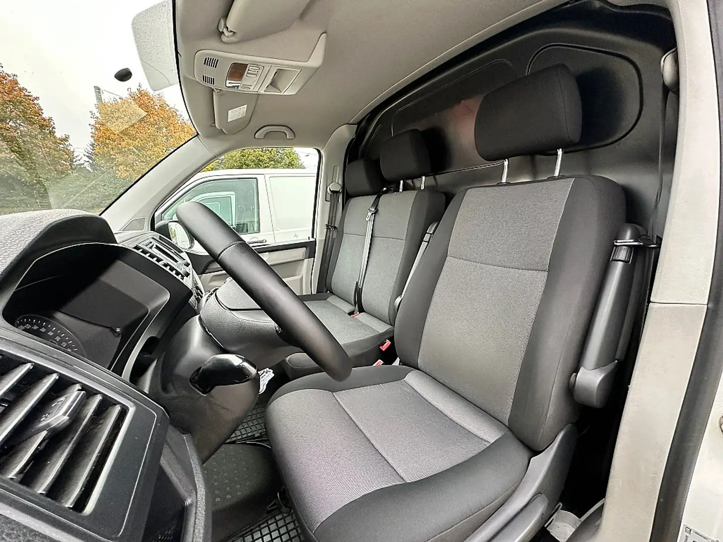 Volkswagen T6 Transporter 2,0 TDI KR Heckklappe, Klima, 1.Besitz, Parkpil... Weiß - 2