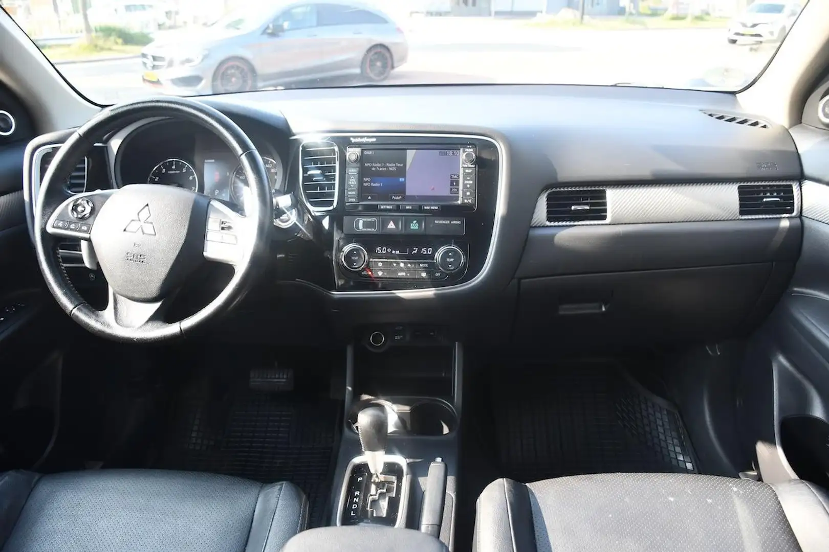 Mitsubishi Outlander 2.0 Instyle 4WD 7p|CRUISE|NAVI|DealerOH Rouge - 2
