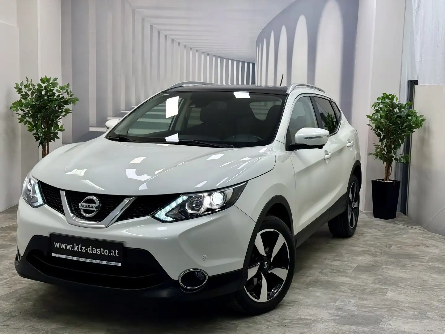 Nissan Qashqai 1,2 DIG-T__360 GRAD 📷__PANORAMA__🪟 Weiß - 1