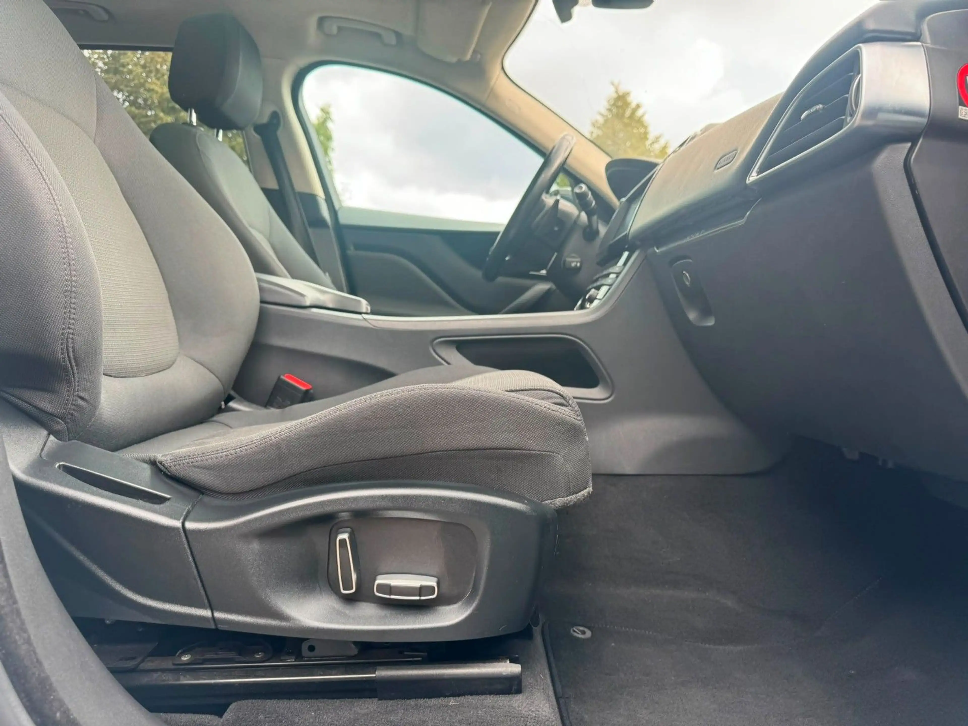 Jaguar F-Pace F-PACE AUTOM°PANO°LED°KAMERA°ACC°HEAD-UP°AHK! — photo 9