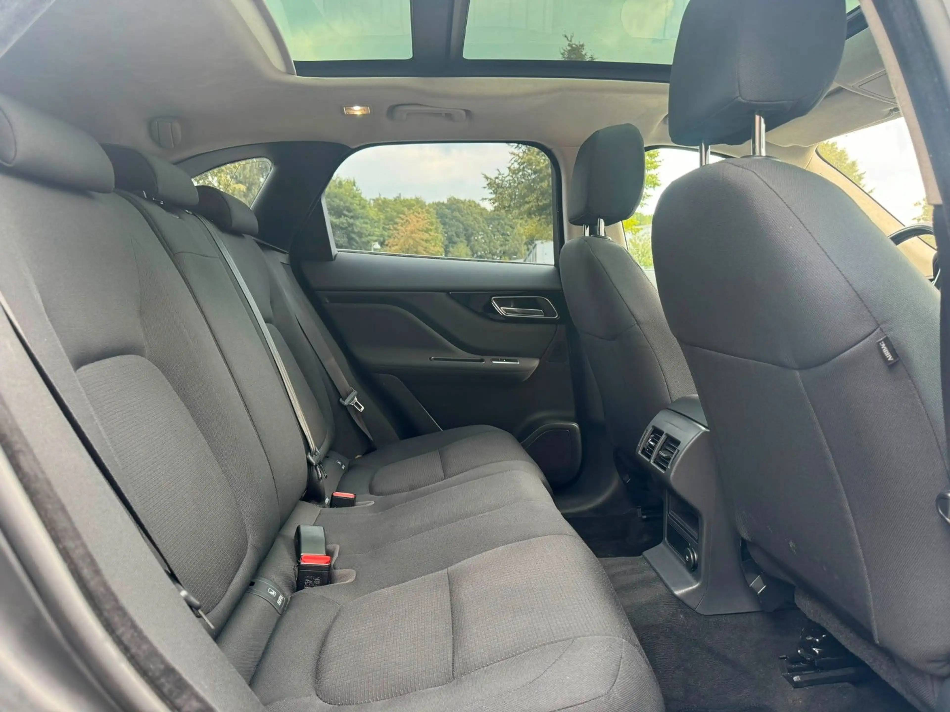Jaguar F-Pace F-PACE AUTOM°PANO°LED°KAMERA°ACC°HEAD-UP°AHK! — photo 11
