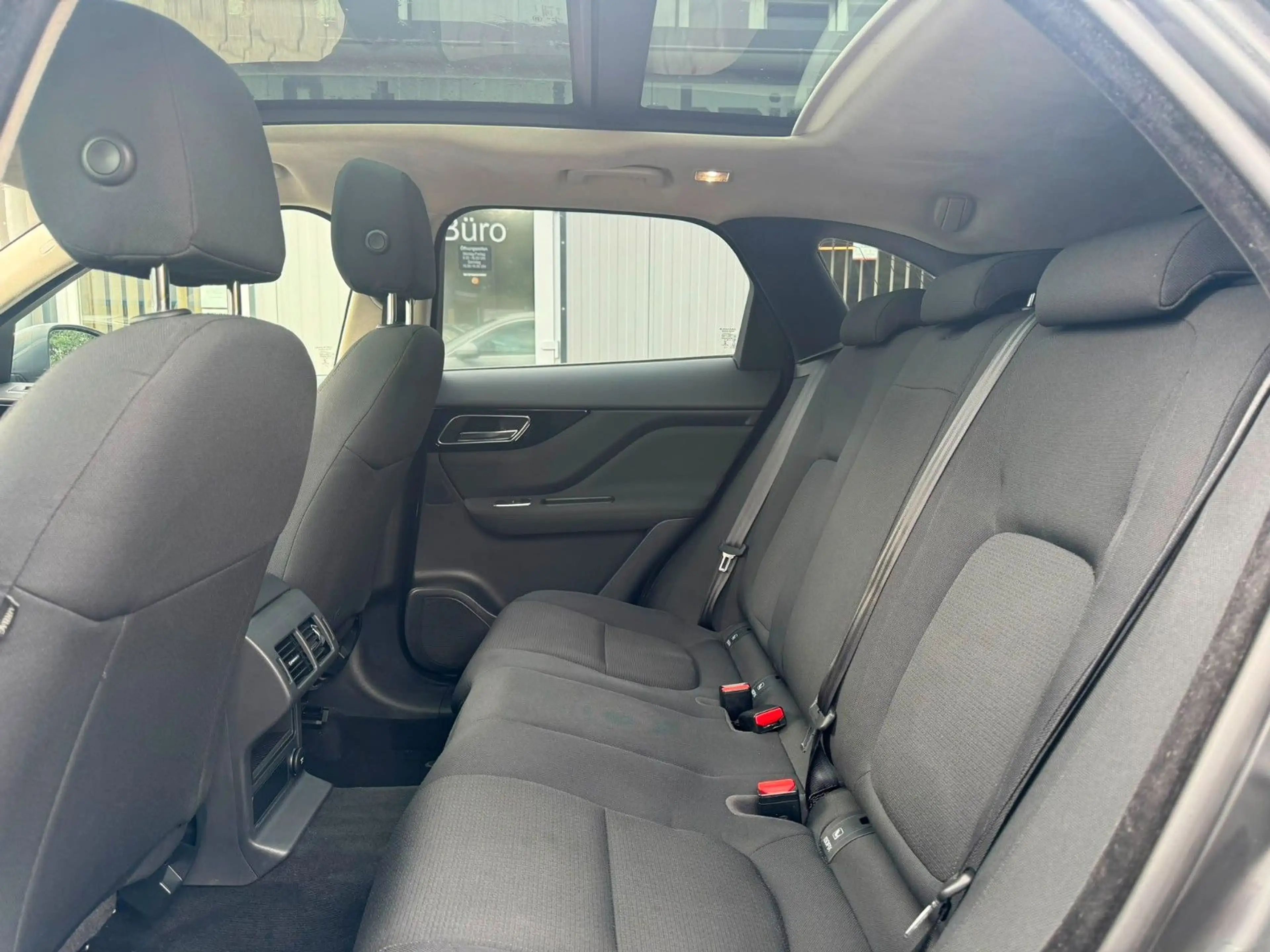 Jaguar F-Pace F-PACE AUTOM°PANO°LED°KAMERA°ACC°HEAD-UP°AHK! — photo 12