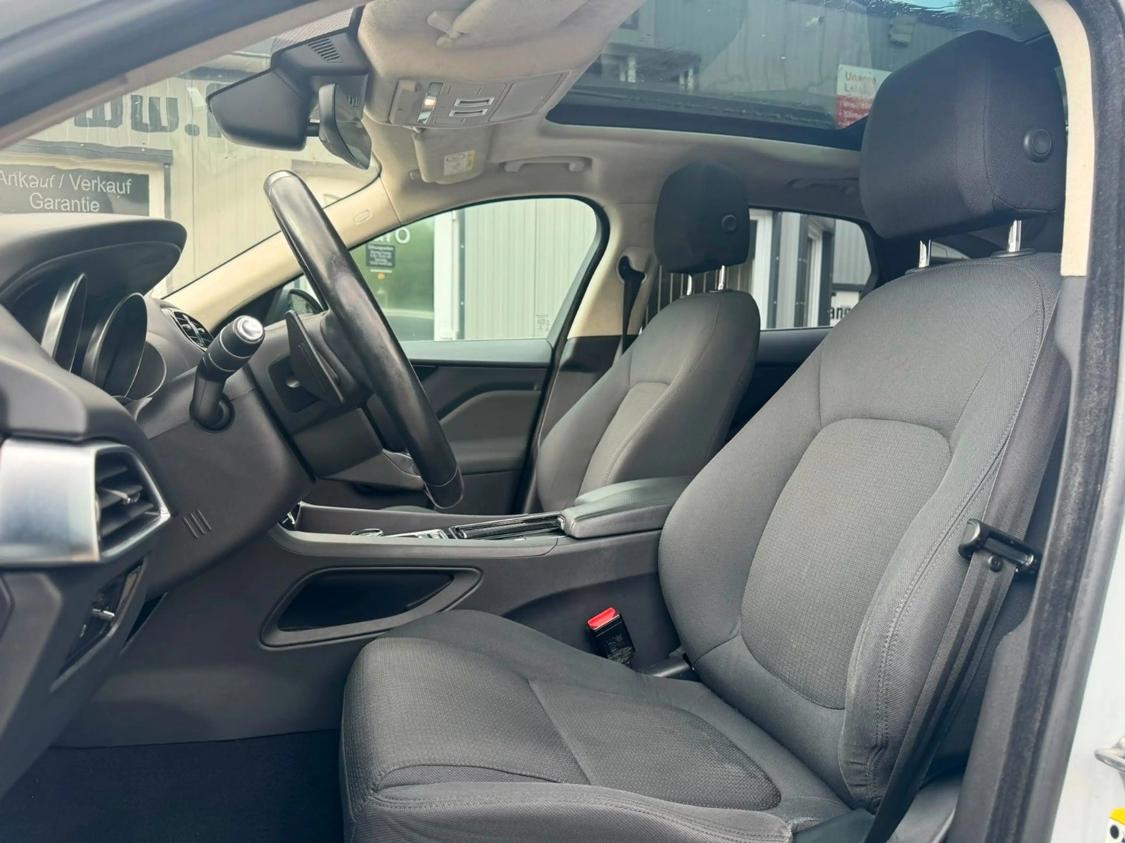 Jaguar F-Pace F-PACE AUTOM°PANO°LED°KAMERA°ACC°HEAD-UP°AHK! — photo 8