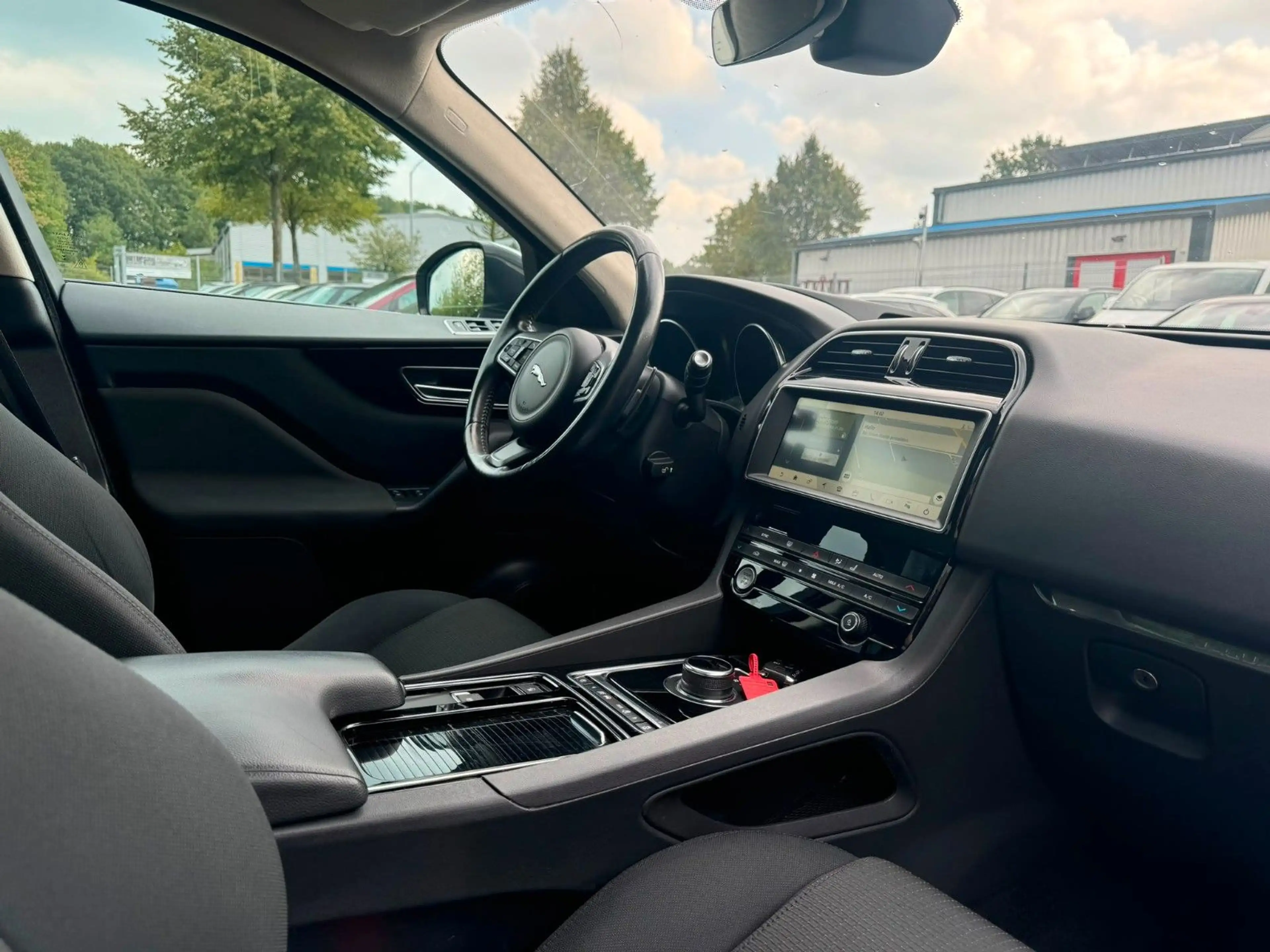 Jaguar F-Pace F-PACE AUTOM°PANO°LED°KAMERA°ACC°HEAD-UP°AHK! — photo 14