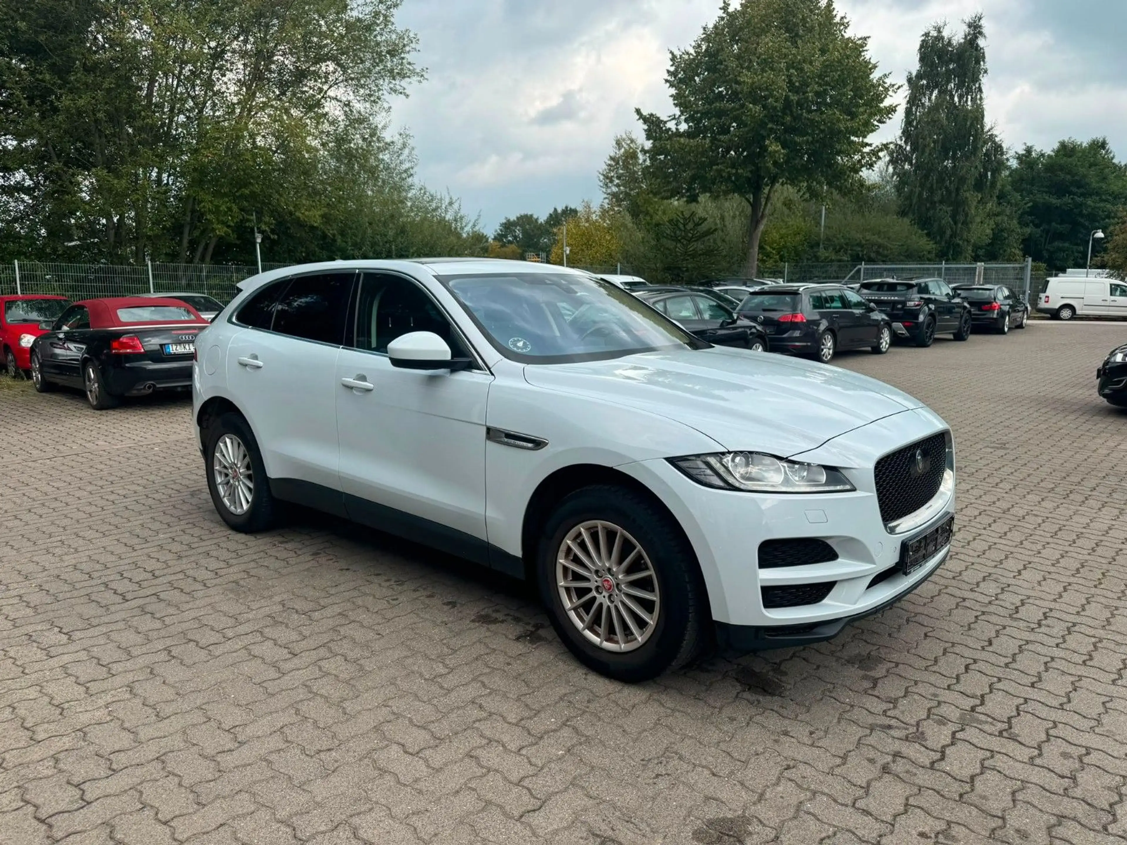 Jaguar F-Pace F-PACE AUTOM°PANO°LED°KAMERA°ACC°HEAD-UP°AHK! — photo 3
