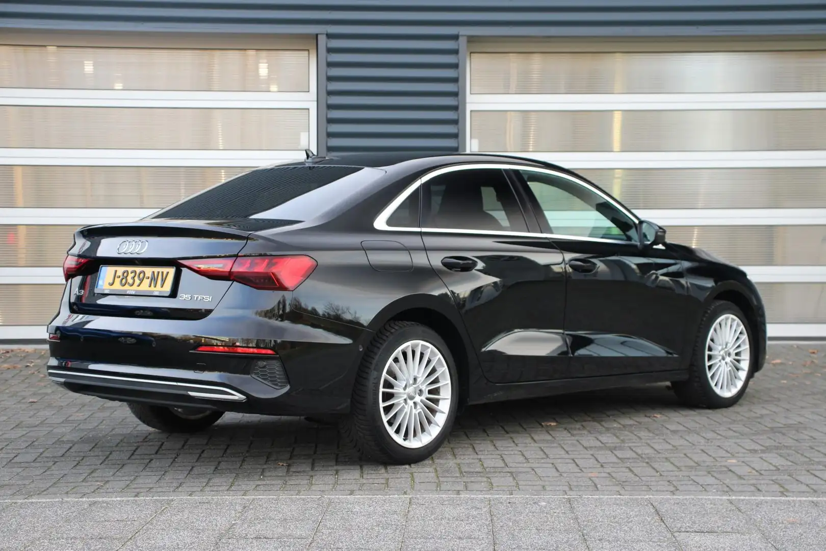 Audi A3 Limousine 35 TFSI 150pk S-tronic Business Edition Negro - 2