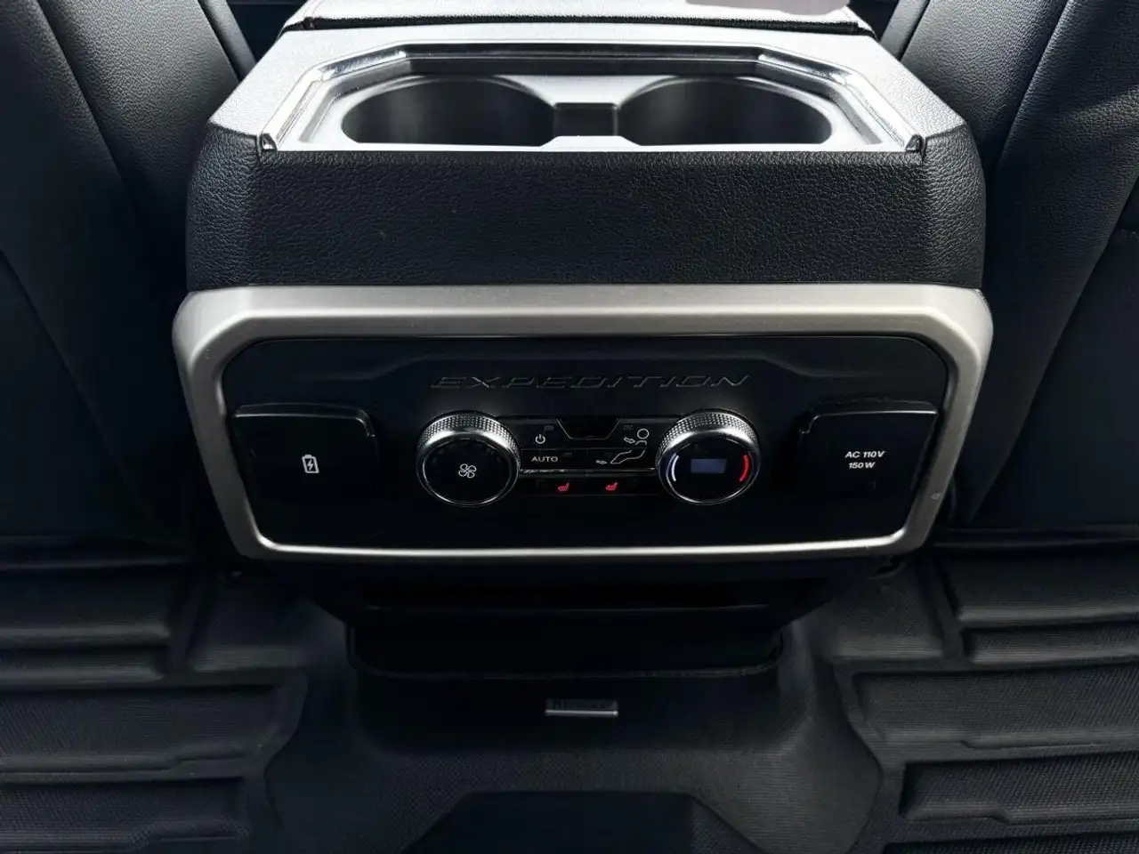 Ford Expedition снимка Ford Expedition