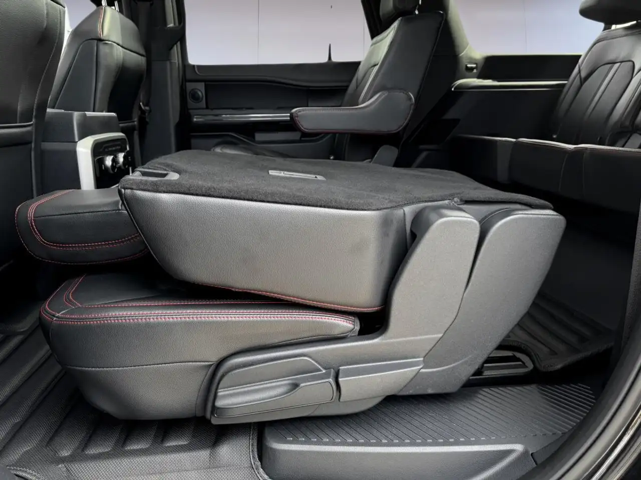 Ford Expedition снимка Ford Expedition