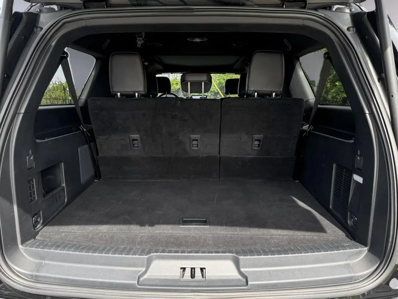 Ford Expedition снимка Ford Expedition