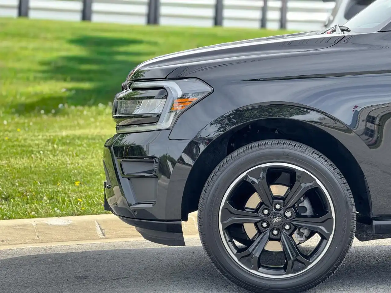 Ford Expedition снимка Ford Expedition