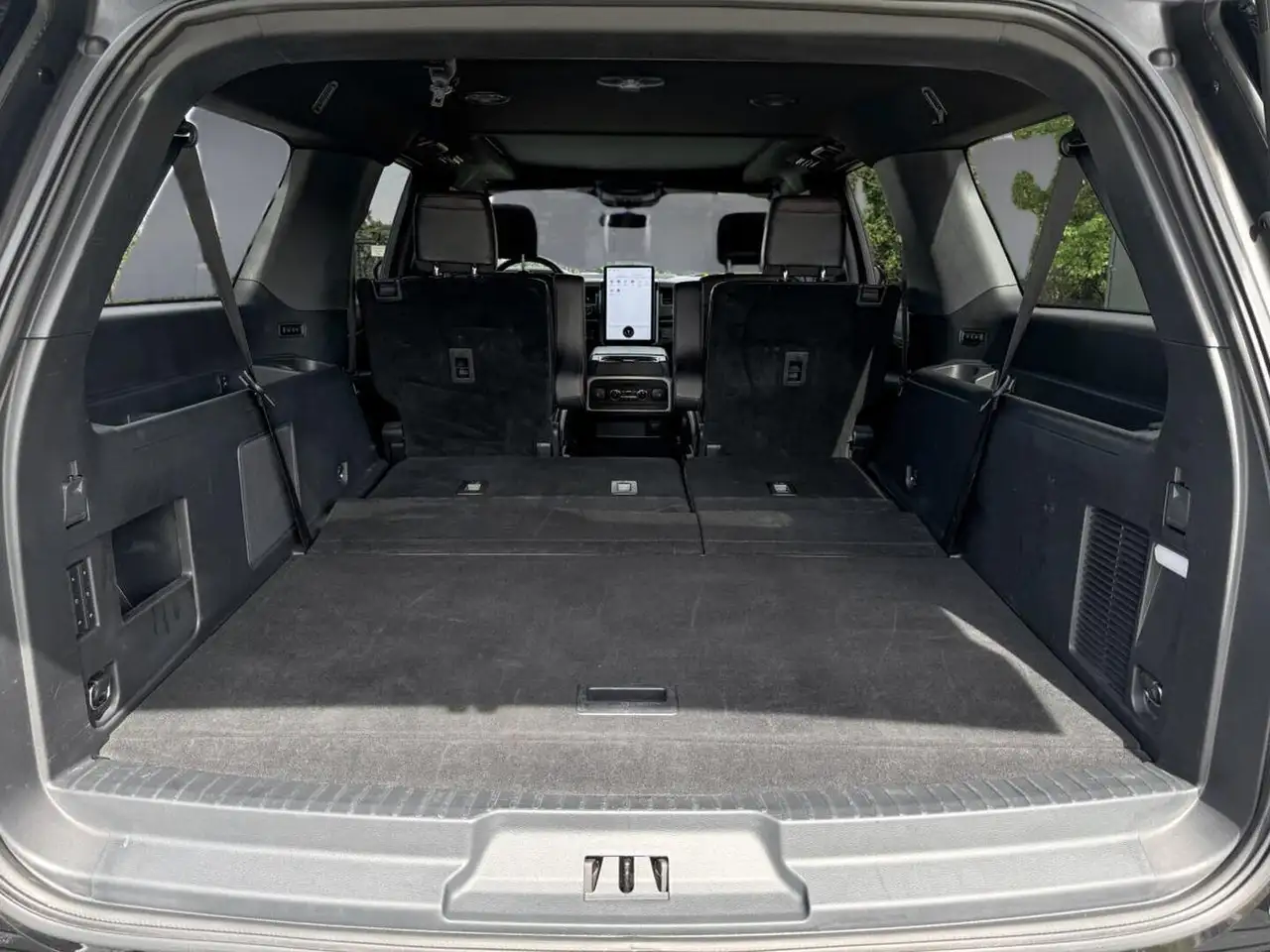 Ford Expedition снимка Ford Expedition