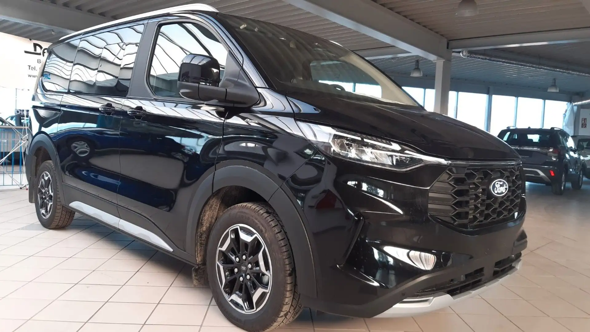 Ford Tourneo Custom 2.0 EcoBlue 125kW 320 L1 Active Černá - 1